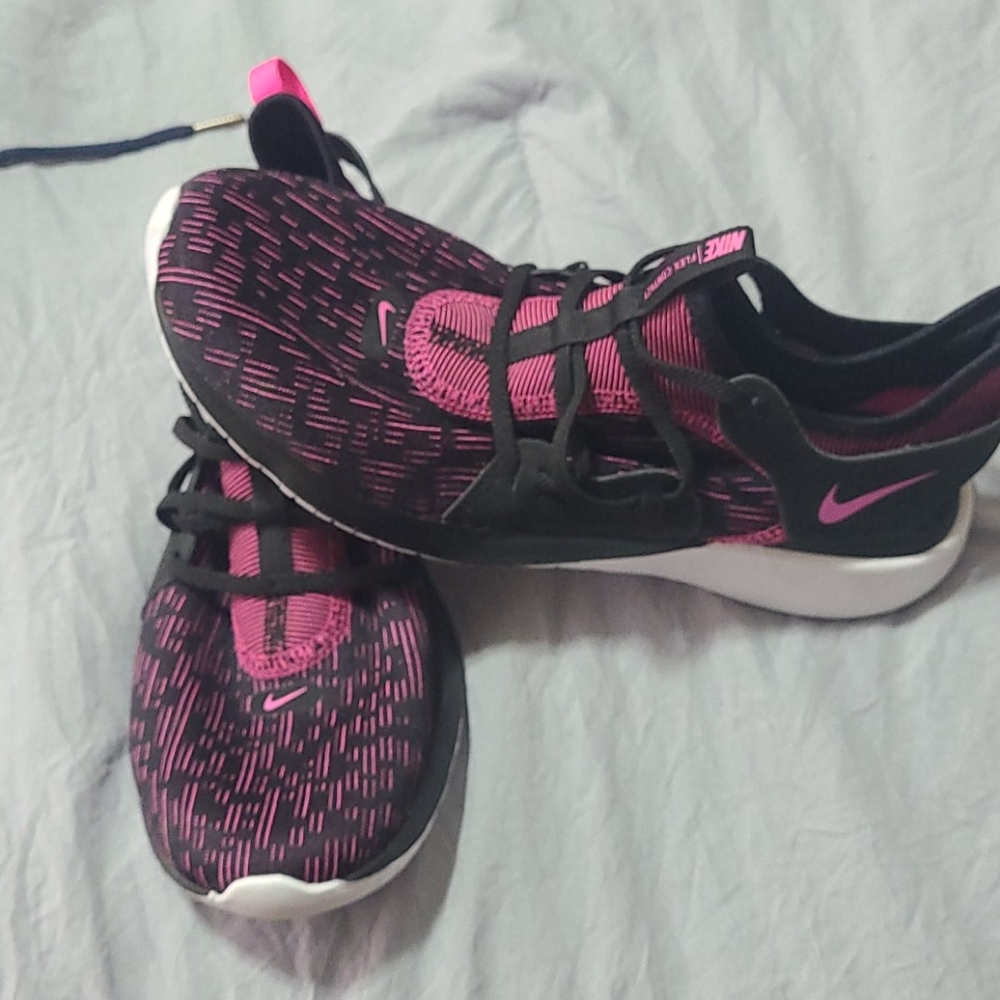 Nike Flex Contact running shoe size 7.5